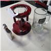 Image 2 : CLOCK, 2 MUGS, AND FLASK