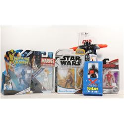 BOX OF STAR WARS FIGURINES/ COLLECTIBLES & 3