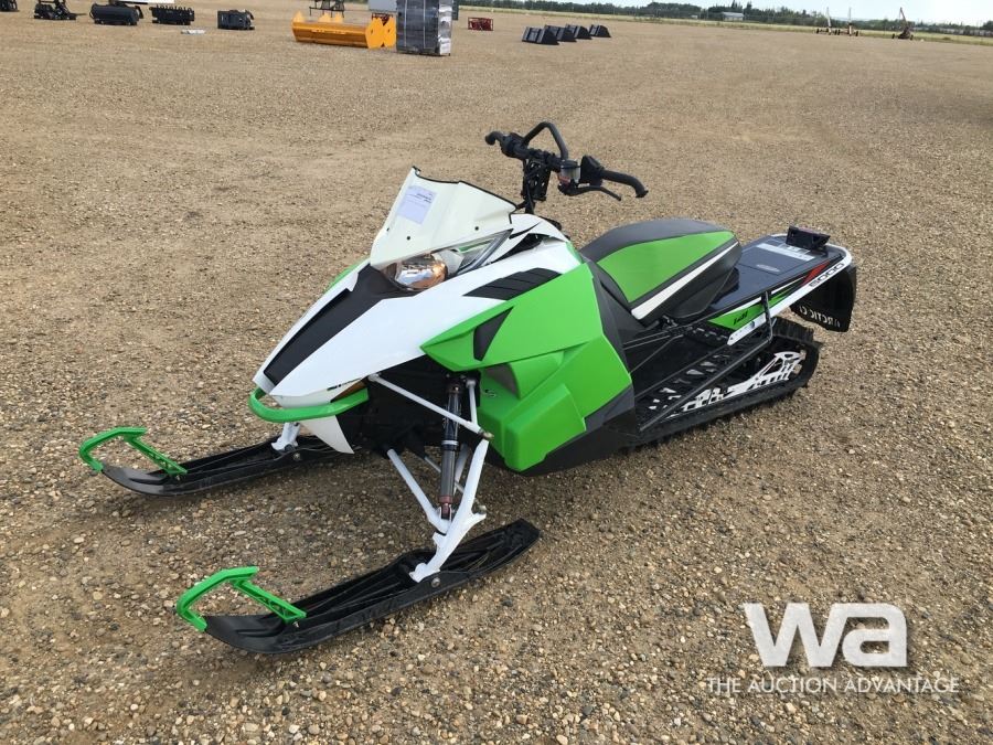 2016 ARCTIC CAT M6000 SNOWMOBILE