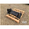 Image 2 : JOHN DEERE WORKSITE PRO Q/C SKID STEER COUPLER