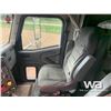 Image 8 : 2001 INTERNATIONAL 9400I T/A SLEEPER TRUCK