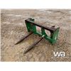 Image 1 : JOHN DEERE Q/C BALE FORK
