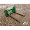 Image 2 : JOHN DEERE Q/C BALE FORK
