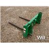 Image 4 : JOHN DEERE Q/C BALE FORK