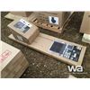 Image 1 : 4 PANEL DOUBLE SIDED DIVIDER & BAR STOOL