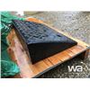 Image 3 : (8) RUBBER CURB RAMP