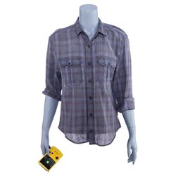 Marvel's Jessica Jones (TV Series) - Jessica Jones' Distressed Flannel Shirt and Gaming Console