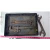 Image 2 : VINTAGE TOOLS IN METAL TRAY