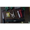 Image 5 : LOT OF HOUSEHOLD (FLASHLIGHTS, CLAMPS, HOLE PUNCH, ETC)