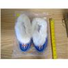 Image 4 : BLUE AND WAHITE MOCCASINS