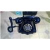Image 2 : ANTIQUE LOOKING PHONE