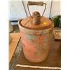 Image 1 : VINTAGE GAS CAN