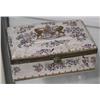 Image 1 : 1 JAPANESE PORCELAIN DRESSER BOX