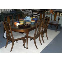 1 QUEEN ANNE STYLE DINING TABLE