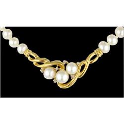 Elegant One-Strand Diamond and Pearl Necklace