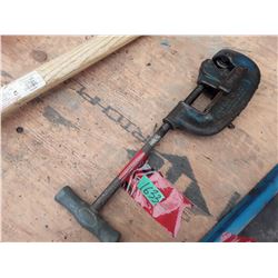 1633___1 -- Pipe cutter