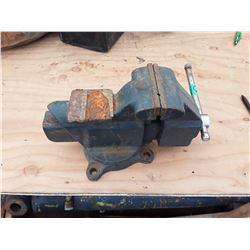 1701___1 -- Craftsman 3 1/2" vise