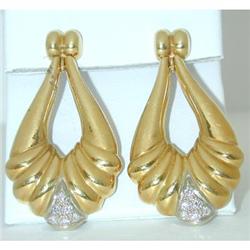 5326 18k Gold Diamond Earrings