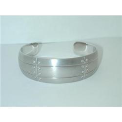 5336 TIFFANY & CO. 18KW Gold Diamond Bangle