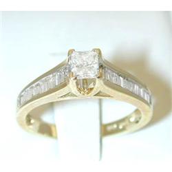 1283 14K Gold Diamonds Ring