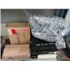Image 1 : 4 Clocks & 3 Pieces of Bedding