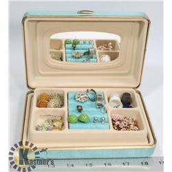 VINTAGE JEWELRY BOX WITH JEWELRY