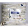 Image 1 : NEW HOME BEYOND QUEEN SIZE COMFORTER