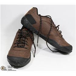 PAIR OF MENS VIBRAM HI-TECH ORTHOLITE
