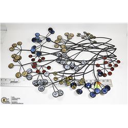 2 PCS OF GLASS & METAL WALL ART, 28 X 23