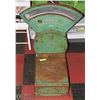 Image 1 : VINTAGE TRAINER PEERLESS POSTAL SCALE