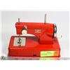 Image 1 : VINTAGE CHILD'S SEWING MACHINE HEAVY METAL