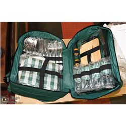 PICNIC BACKPACK 4 PLACE SETTINGS