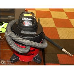 SHOP VAC WITH HOSE 4 GALLON