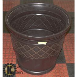 XL HEAVY DUTY PLASTIC SUNCAST DECORATIVE