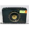 Image 1 : VINTAGE GREEN RCA VICTOR RADIO