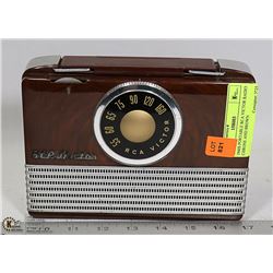 1940S PORTABLE RCA VICTOR RADIO CHRONE AND BROWN