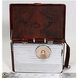 1950S PORTABLE RCA RADIO RED