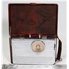 Image 1 : 1950S PORTABLE RCA RADIO RED