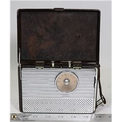 1940S PORTABLE RCA TUBE RADIO BROWN