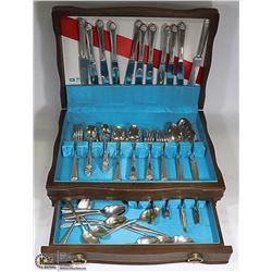 979SILVERPLATE ESTATE FLATWARE SET IN WOOD BOX