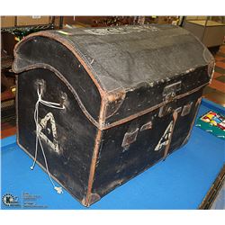 VINTAGE LEATHER TRUNK.