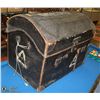 Image 1 : VINTAGE LEATHER TRUNK.