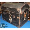 Image 3 : VINTAGE LEATHER TRUNK.