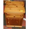 Image 1 : PINE NIGHTSTAND.