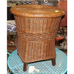 ROUND VINTAGE RATTAN SIDE TABLE, 22 X 23