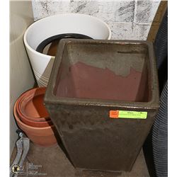 COLLECTION OF FLOWER POTS