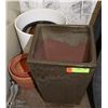 Image 1 : COLLECTION OF FLOWER POTS