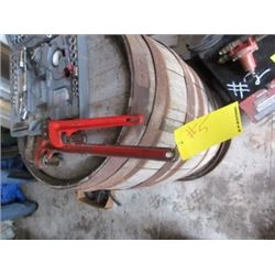 2 PIPE WRENCHES & SOCKET SET