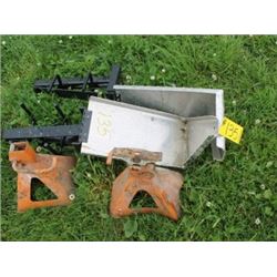 2 JACK STANDS & 2 BRACKETS