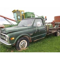 CHEV CUSTOM/20 1 TON C/W BALE PICKER